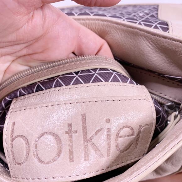 Botkier Trigger Saddle Crossbody Leather Bag Blush Pink Beige Stud 37730470 - Picture 11 of 11